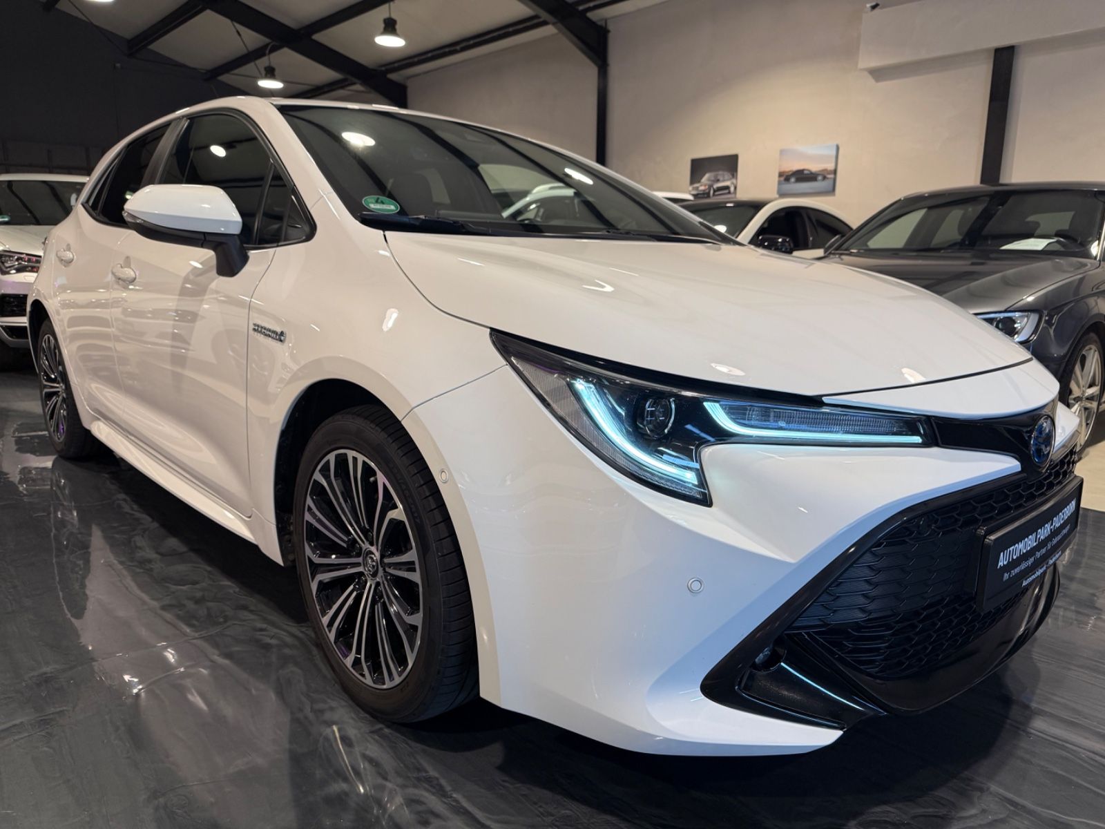 Toyota Corolla 1,8 ECVT Hybrid Club/Kamera/LED/S.Heft imagem 3