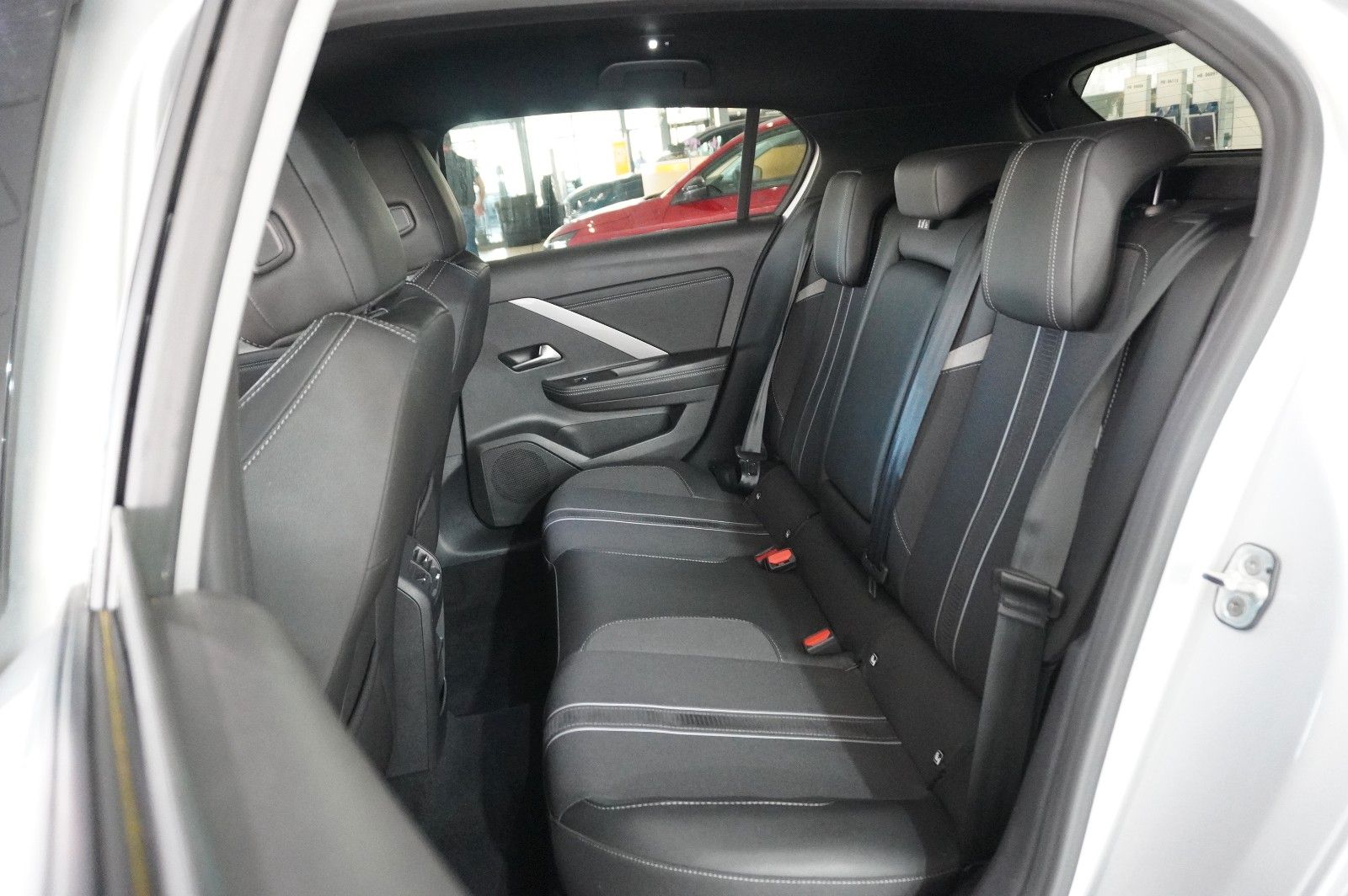 Fahrzeugabbildung Opel Astra L Lim. 1.6 HYBRID GS SPORT NAVI/360°/SPORT