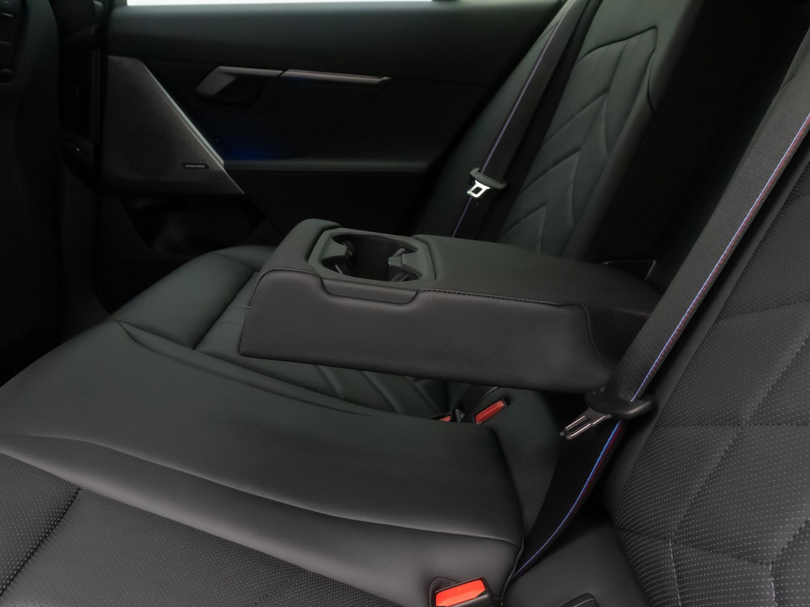 Fahrzeugabbildung BMW 520d M Sport 360&deg;H/K Alarm DAB HUD Bel&uuml;ftung 19"