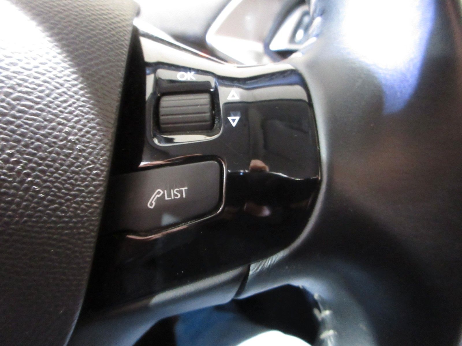 Fahrzeugabbildung Peugeot 308 SW Allure 1.2T LED/NAVI/PDC/R´CAM/BLIS