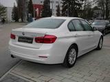 BMW 320 i Limousine Luxury+Schiebedach+LED+PDC+SHZ++ - BMW 3er Reihe: Weiß