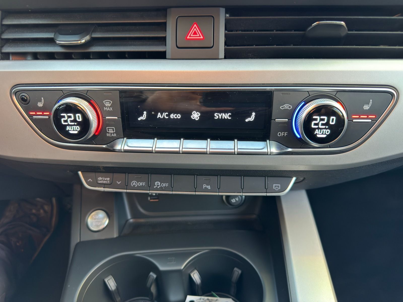 Fahrzeugabbildung Audi A4 Avant S line 204PS Stronic*LED*NAVI*Tour*Allw