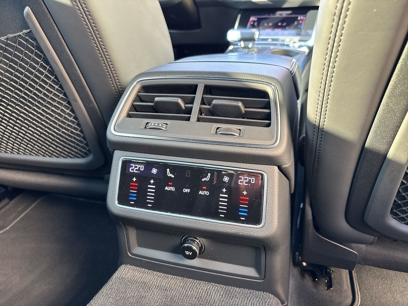 Fahrzeugabbildung Audi A6 Limo 50 TFSIe quattro S-Line AHK Ambiente