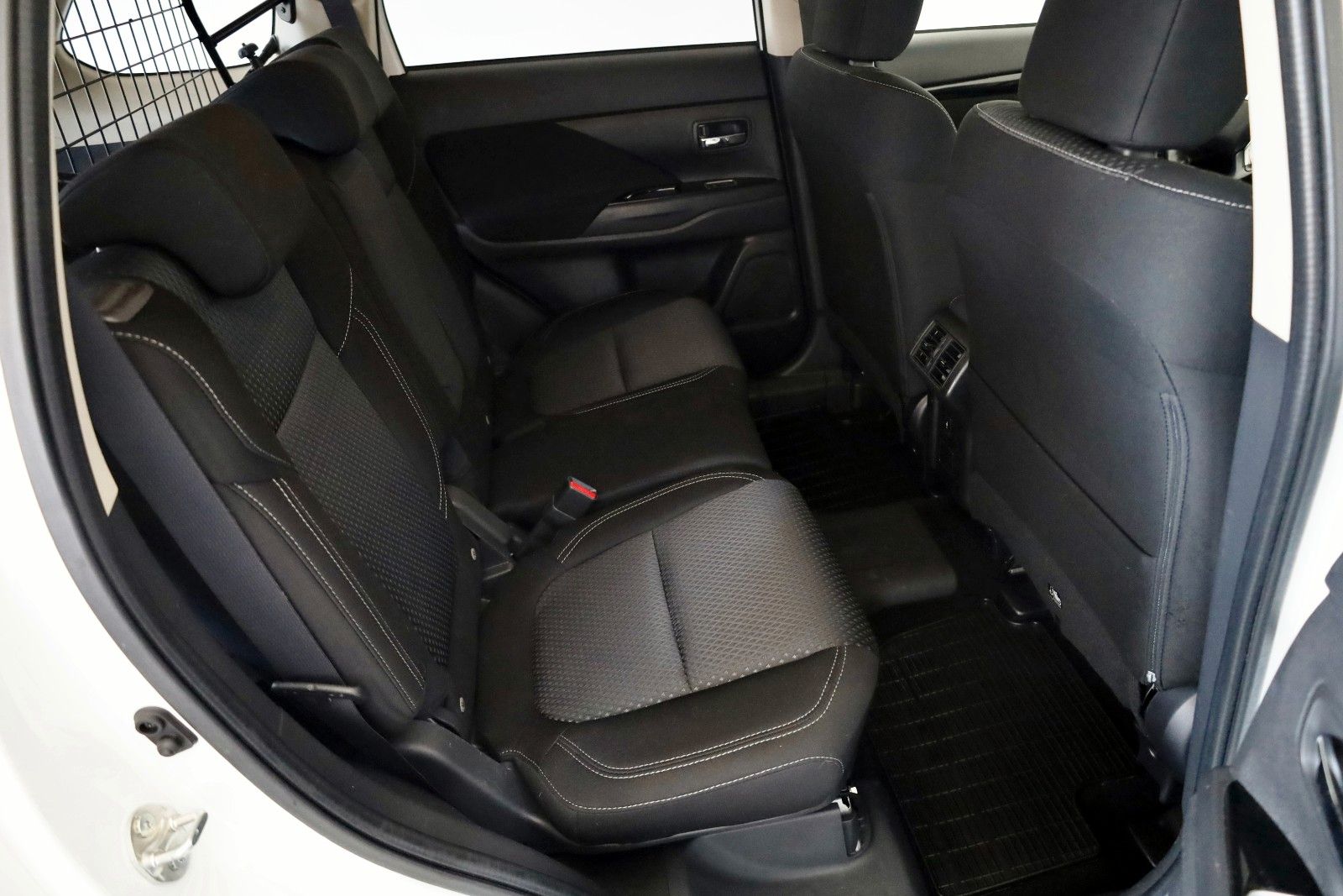 Fahrzeugabbildung Mitsubishi Outlander PHEV 4WD SH,PDC,Kamera,AHK,SR+WR