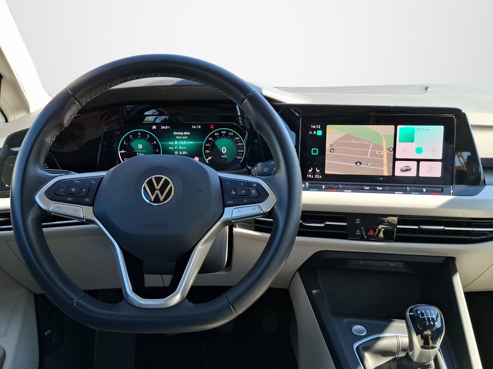 VW Golf VIII Variant 1.0 TSI Life KLIMA / NAVI / AH - Image 11