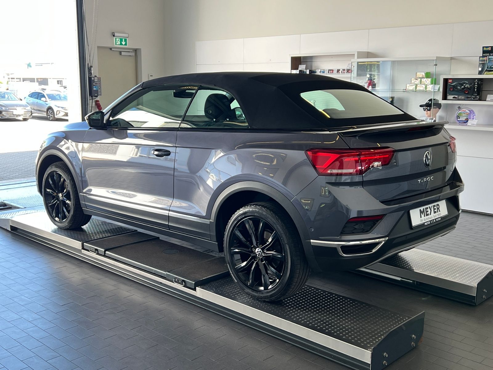 Fahrzeugabbildung Volkswagen T-Roc Cabriolet Style 1.5 TSI DSG *BlackStyle,AH
