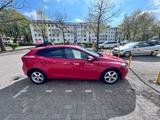 Volvo V40 D2 2.0L neue TÜV, sehr guter Zus... - Volvo V40: Kombi, mit Anhängerkupplung