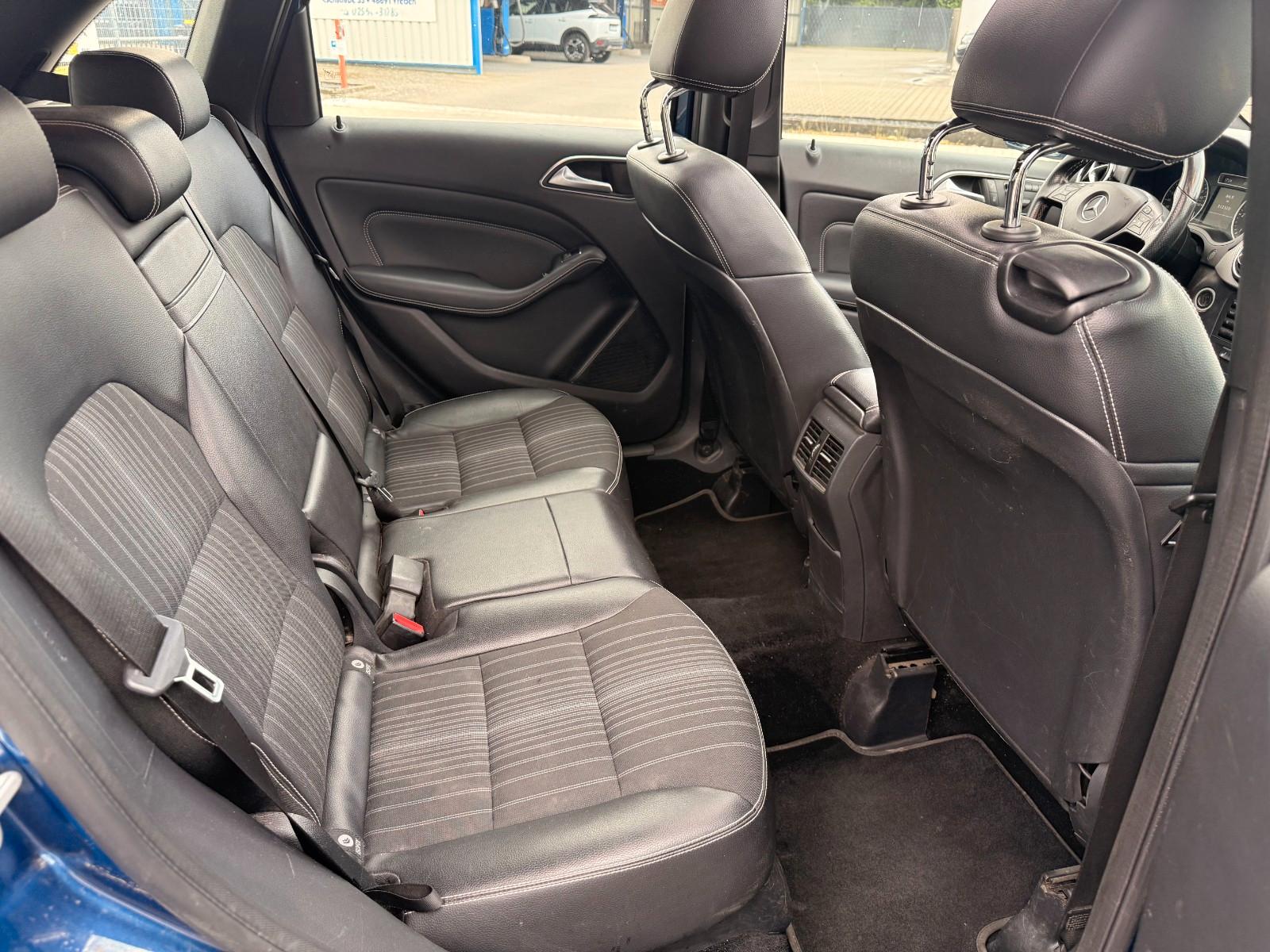 Mercedes-Benz B180 2011 — photo 15