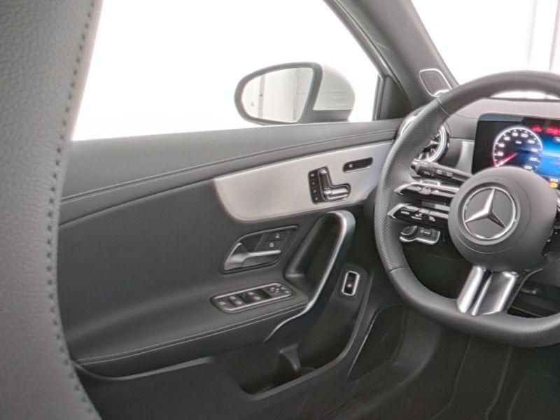 Mercedes-Benz A 250 e AMG Leder Pano HUD Burmester 19 Zoll 360