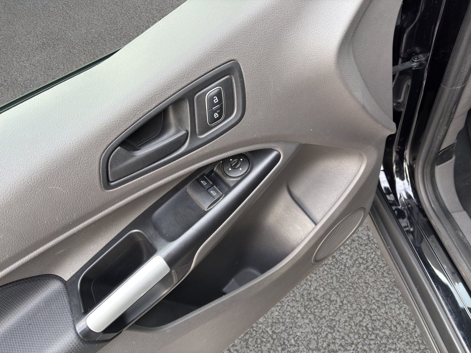 Fahrzeugabbildung Ford Transit Connect #AHK Kasten lang Trend