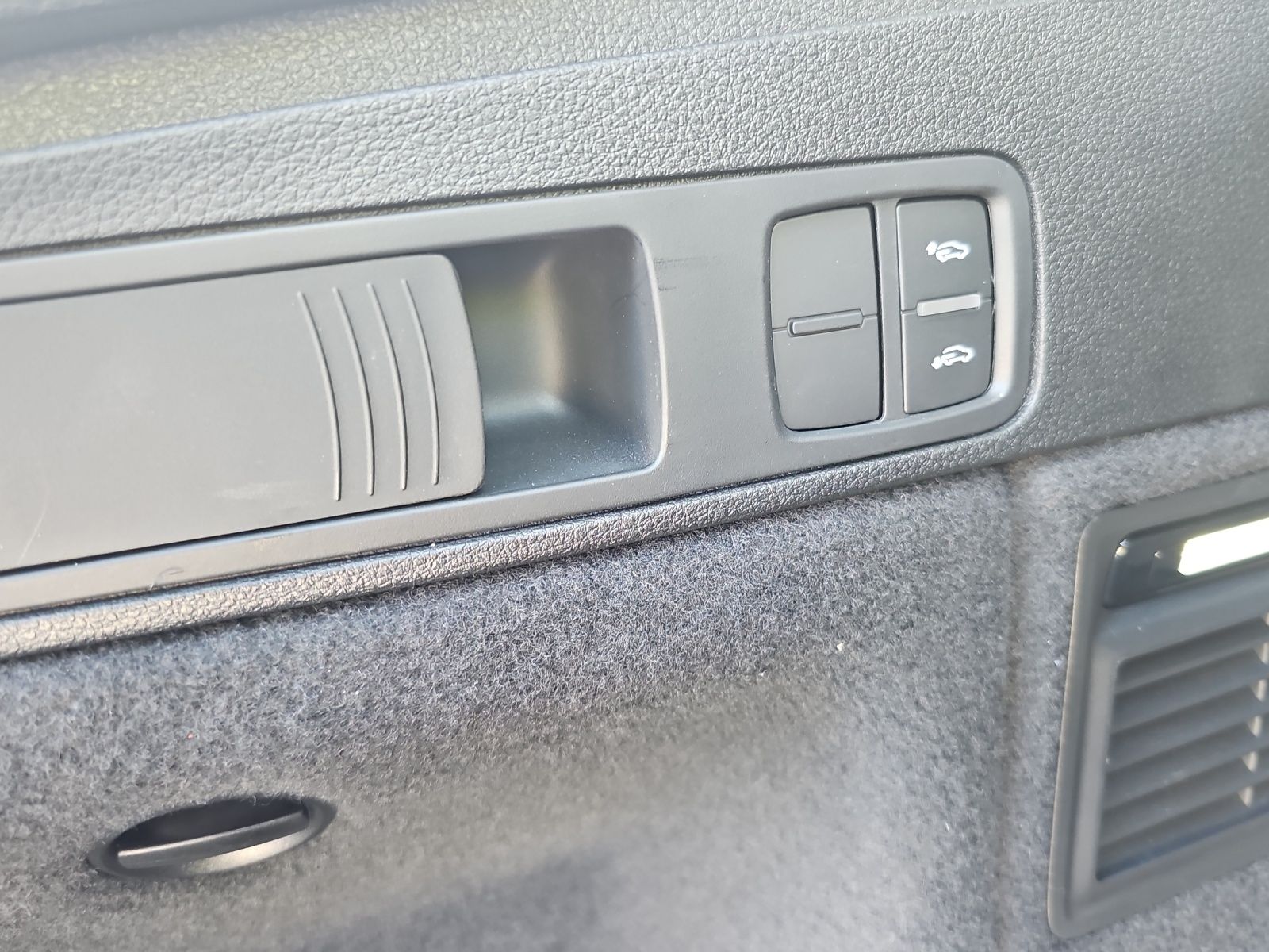 Fahrzeugabbildung Audi Q5 Sportback S line 40 TDI quattro, LUFT MATRIX