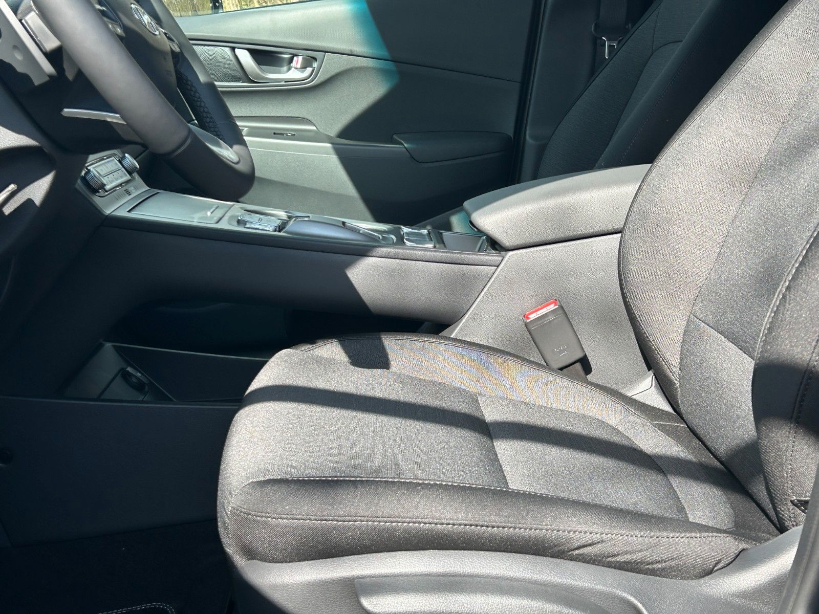 Fahrzeugabbildung Hyundai KONA EV Advantage 100kW *RW305KM*Navi*ACC*LED*