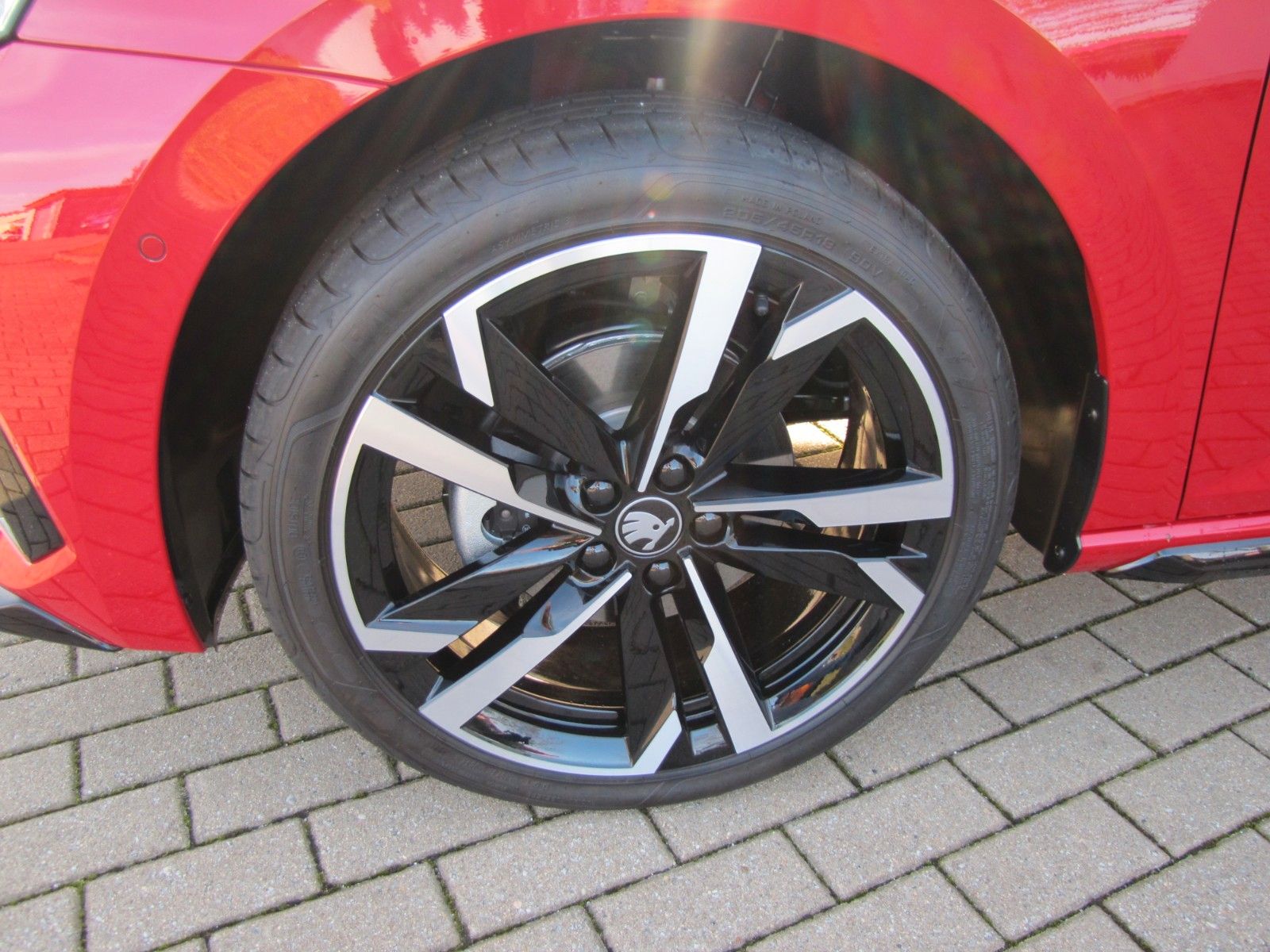 Fahrzeugabbildung SKODA Scala Monte Carlo 1.5l TSI 150PS 7-Gang DSG