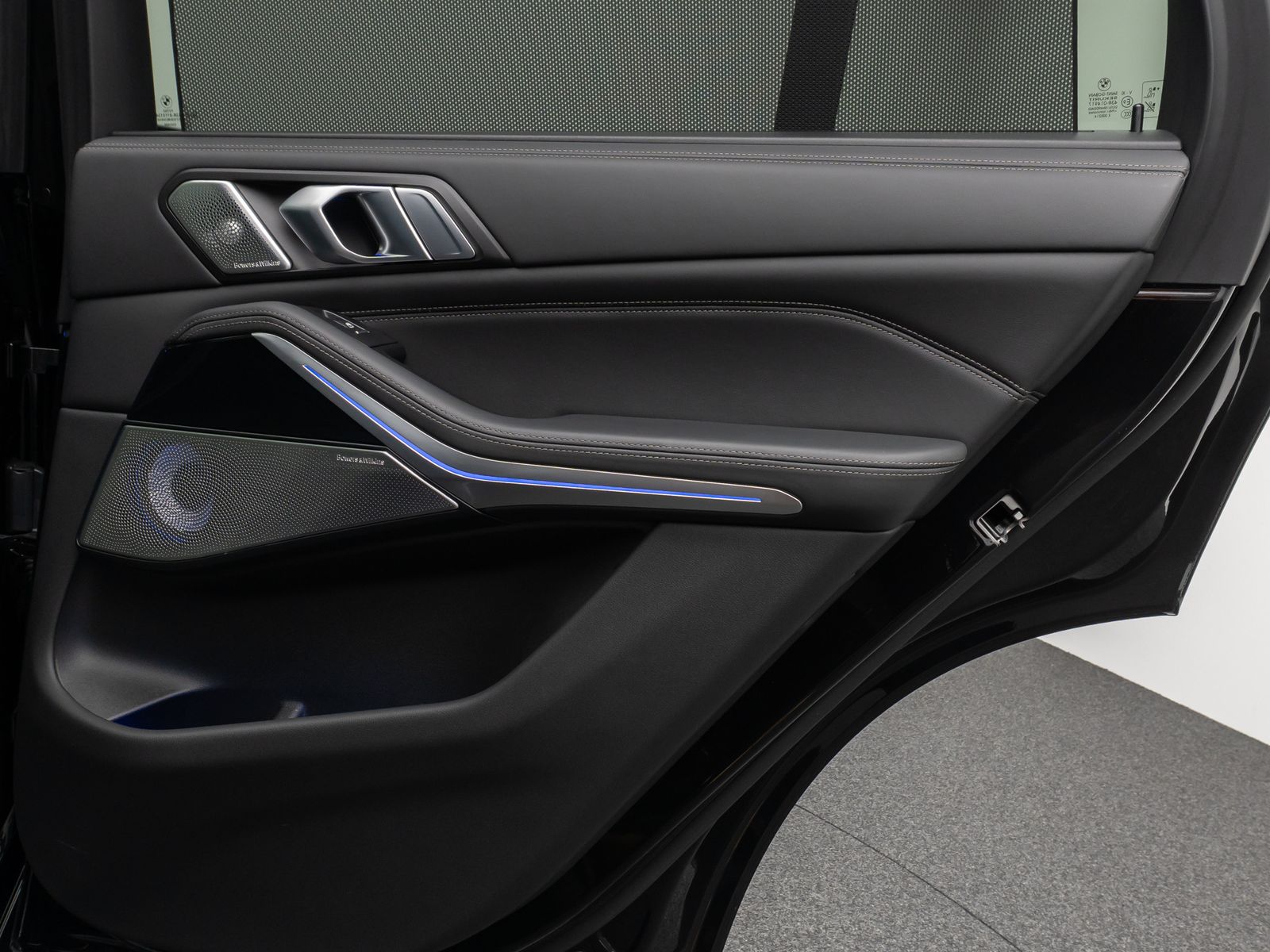 Fahrzeugabbildung BMW X5 M60i Panorama 360° B&W SoftCL Massage 22Zoll