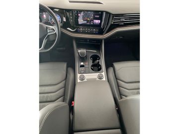 Volkswagen Touareg - 11