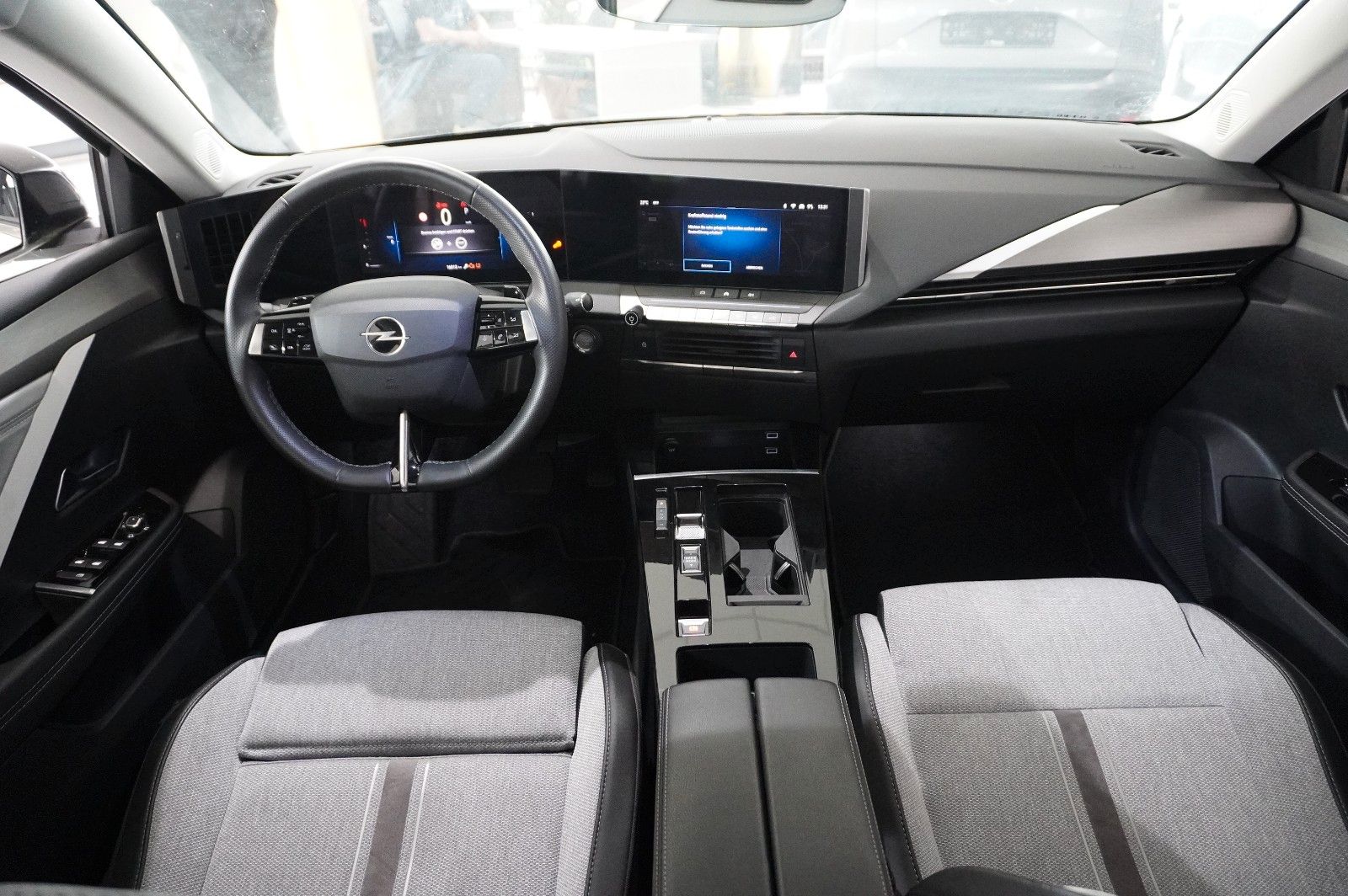 Fahrzeugabbildung Opel Astra L Lim. 1.2T ELEGANCE NAVI/LED/KAMERA/SPORT