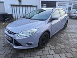 Ford Focus Lim. Trend 1.HAND EURO5 ZAHNREIMEN NEU - Ford Focus aus 2011: Limousine