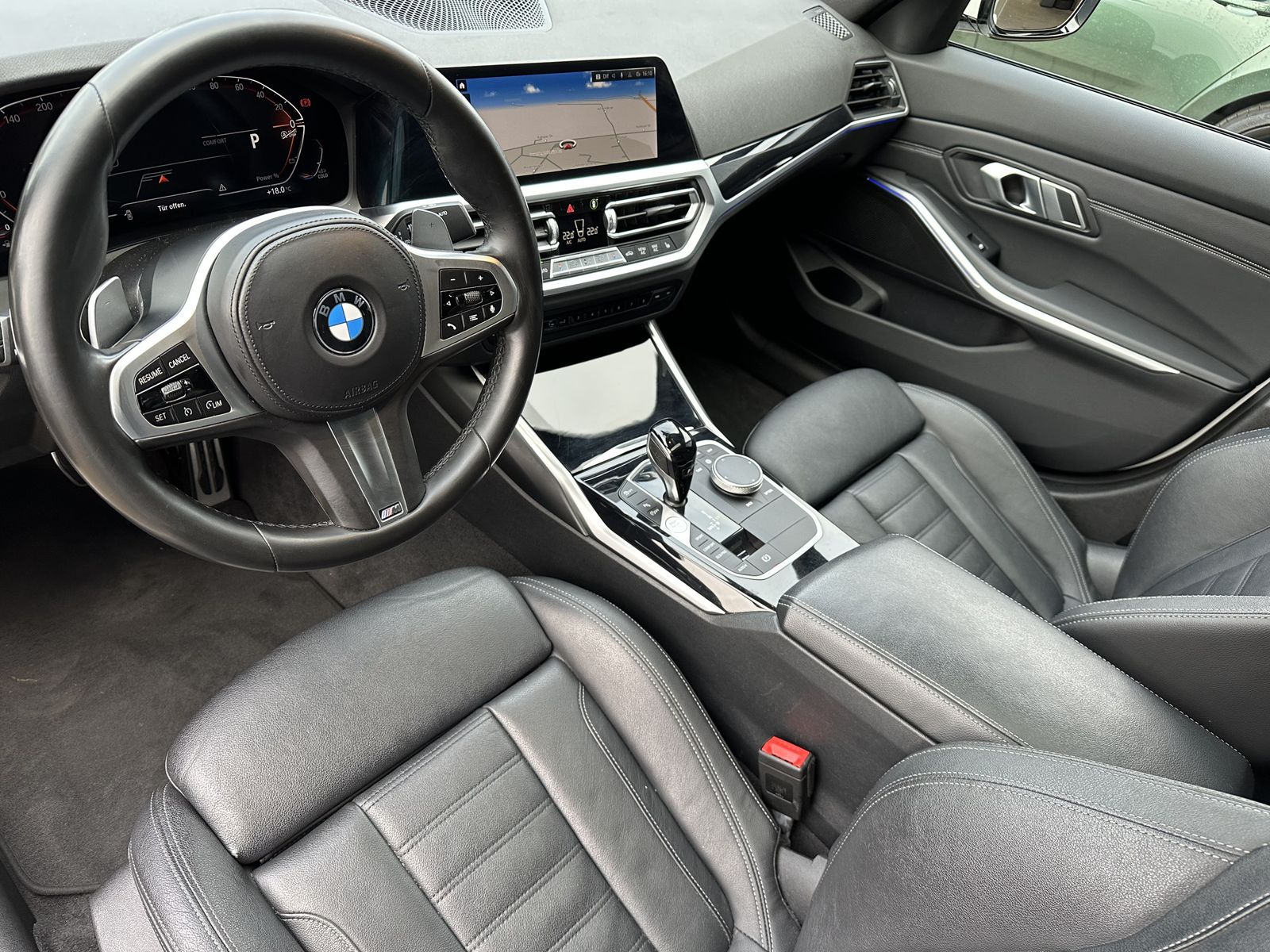 Fahrzeugabbildung BMW 330i Limousine M-Sport NAV+LED+PANO+LIVE-COCKPIT