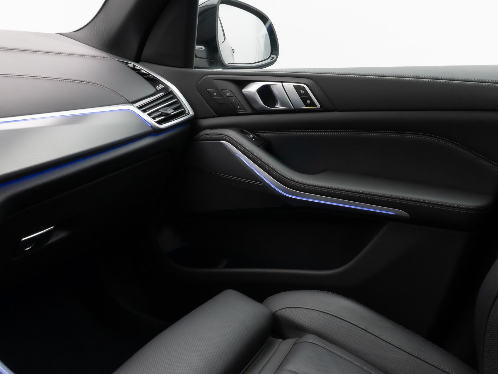 Fahrzeugabbildung BMW X5 xD40d M Sport Panorama Kamera HUD DAB Massage