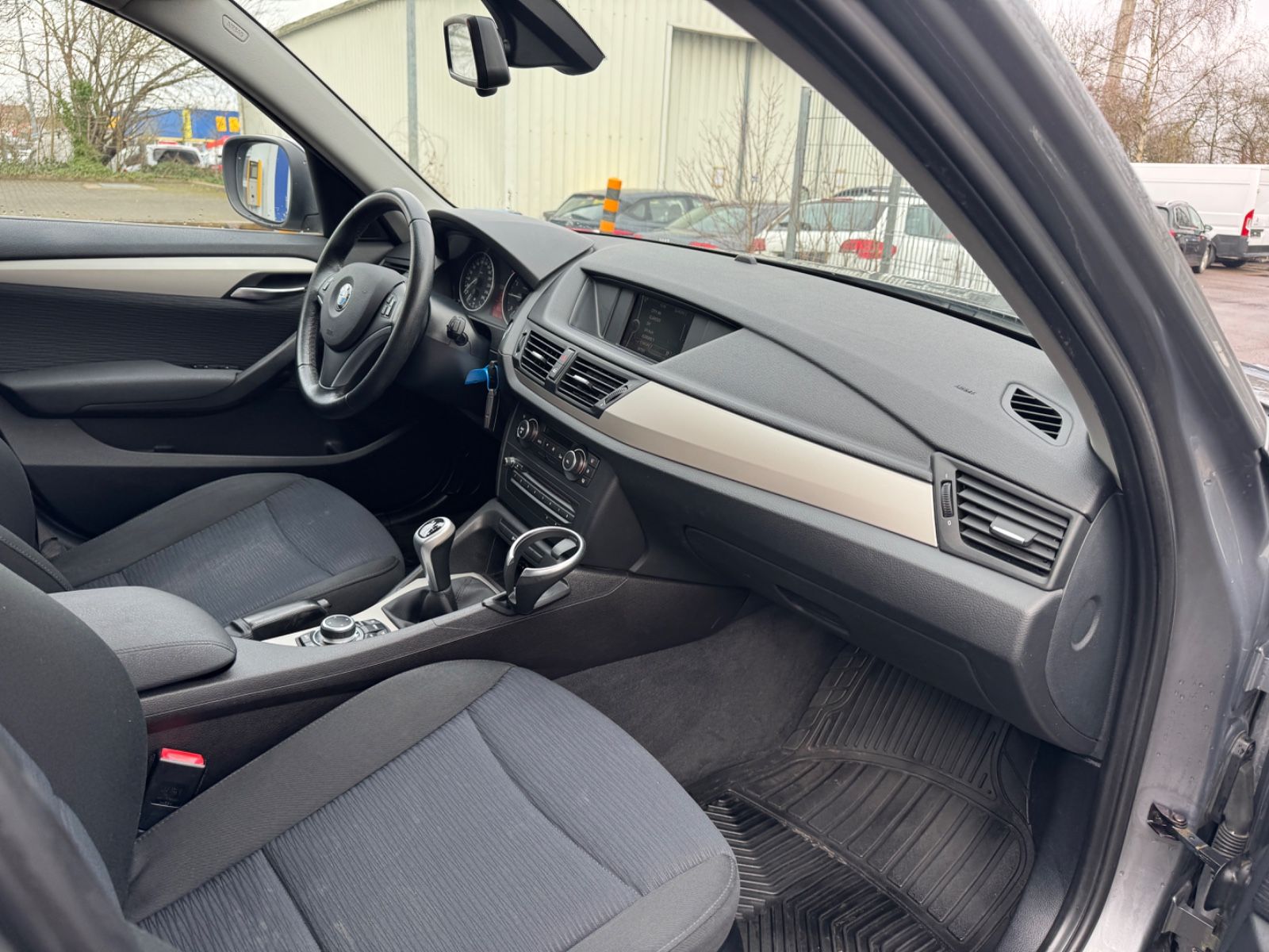 Fahrzeugabbildung BMW X1 18 i sDrive Navi+Tempomat