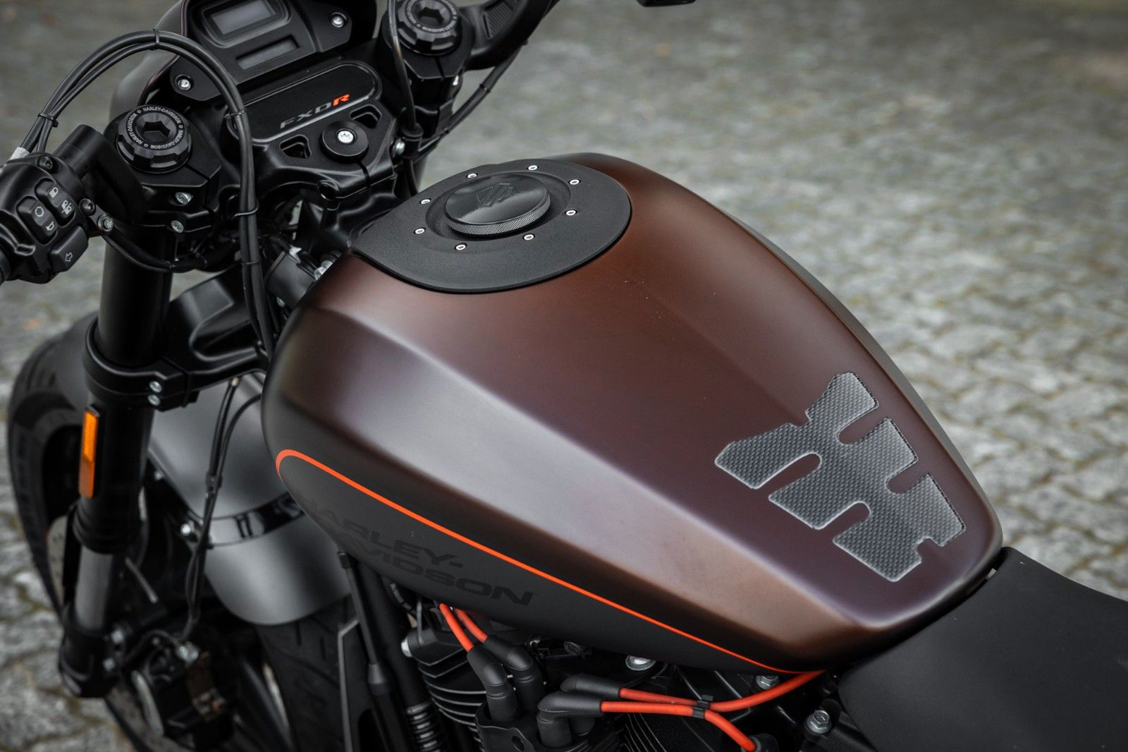 Fahrzeugabbildung Harley-Davidson FXDR 114 CUI - KESSTECH - SEITLICHER KZH
