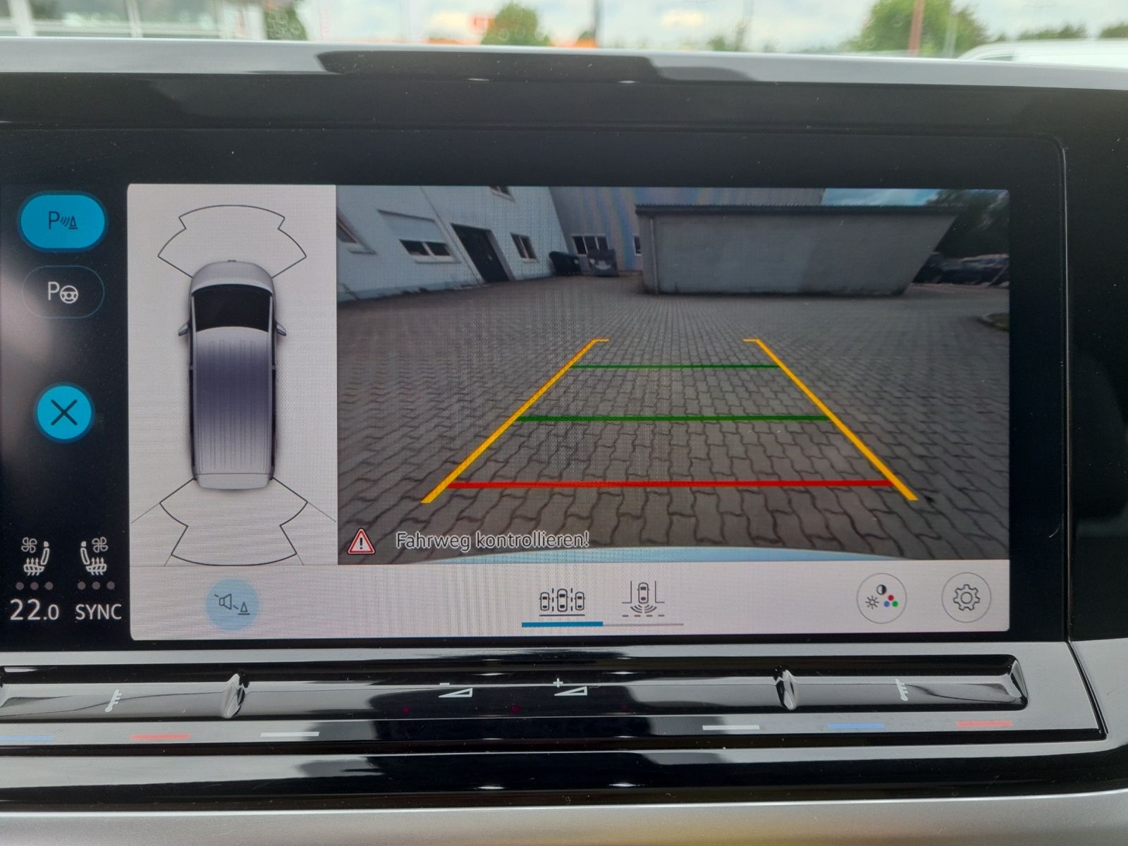 Fahrzeugabbildung Volkswagen T7 Multivan TSI DSG Style STH MATRIX ACC PANO NA