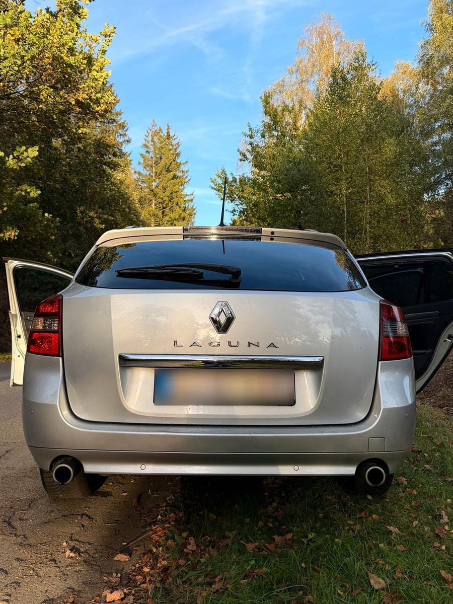Renault Laguna 2010 — photo 8