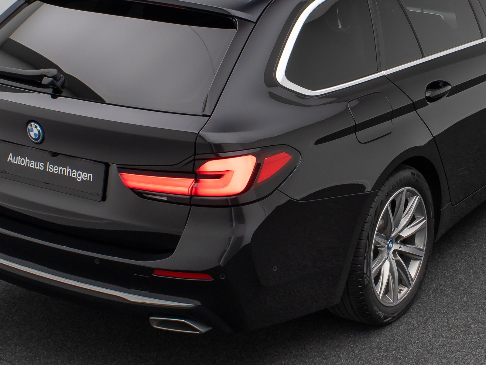 Fahrzeugabbildung BMW 530e xD Luxury Line DAB Alarm Kamera AHK 18Zoll