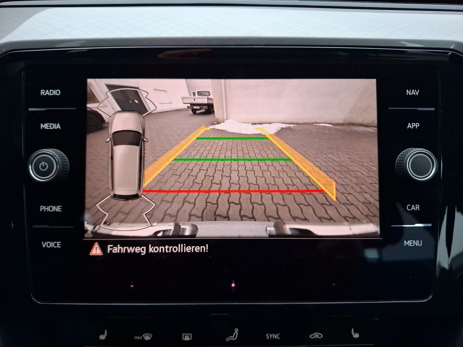 Fahrzeugabbildung Volkswagen Passat Variant TDI Business DSG 4M LED Navi ACC
