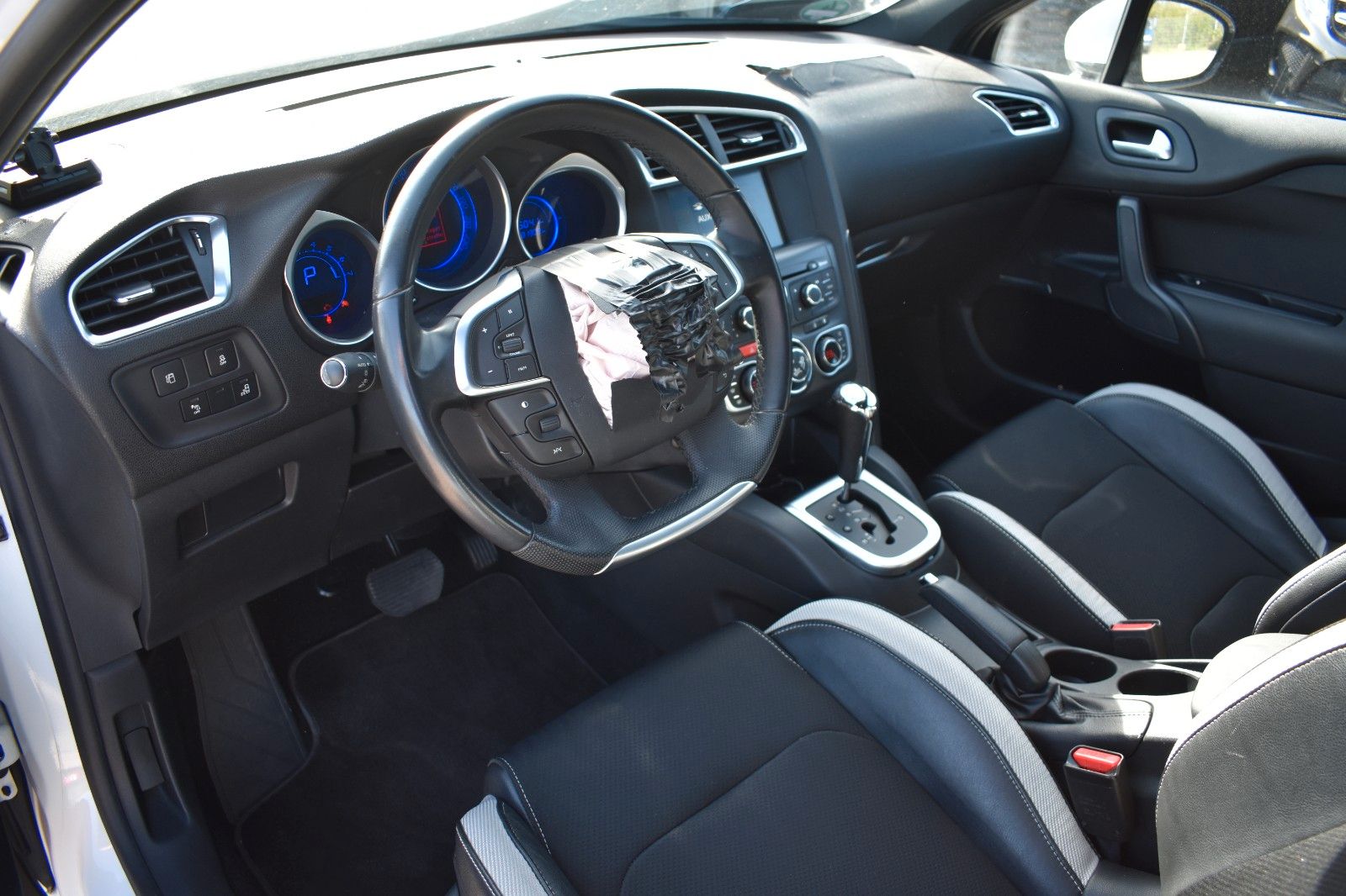 Fahrzeugabbildung Citroën DS4 SoChic