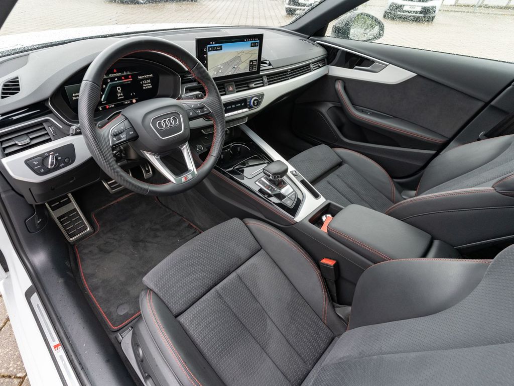 AUDI A4 2024