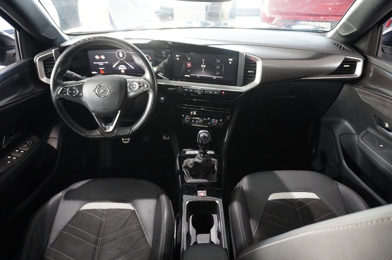 Fahrzeugabbildung Opel Mokka 1.2 Ultimate AHK/NAVI/SHZ/KAMERA/ACC/18"AL