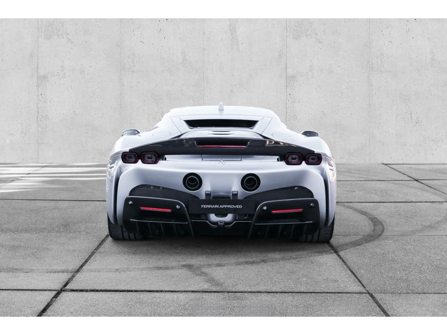 Ferrari SF90 Stradale *Carbon-Felge*Racingsitze*Assetto-