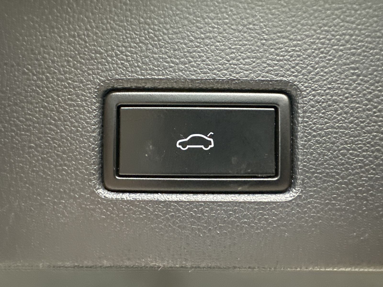 Fahrzeugabbildung Volkswagen T-Roc 2.0 TDI DSG 4Motion Style NAV+LED+PANO+KAM