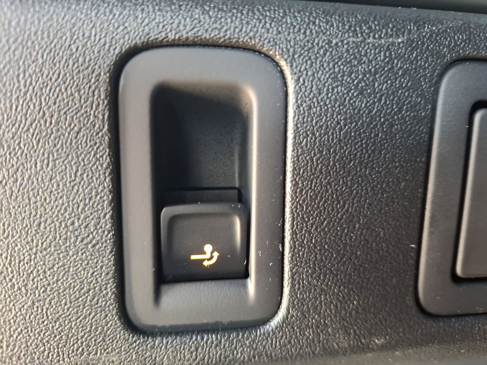 Fahrzeugabbildung Volkswagen Tiguan 2.0 TDI 4M R-Line BLACK*PAN*HK*AHK*MATRIX