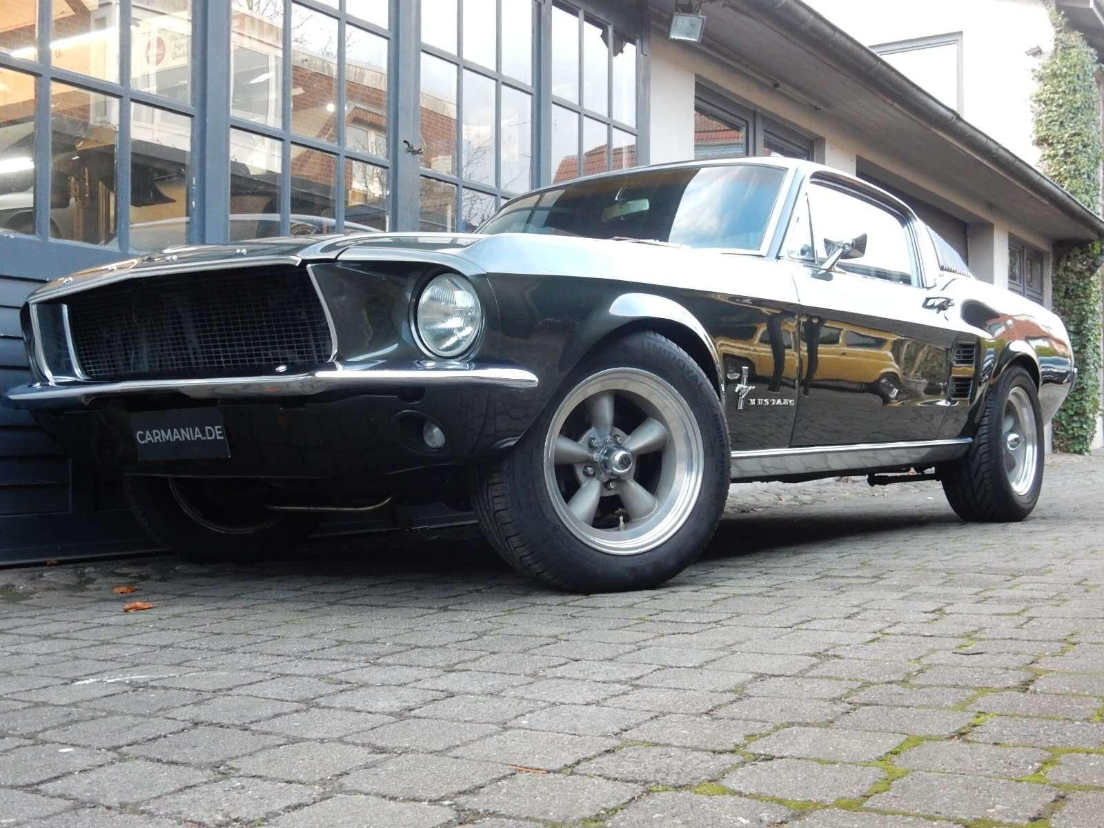 Ford Mustang Fastback V8