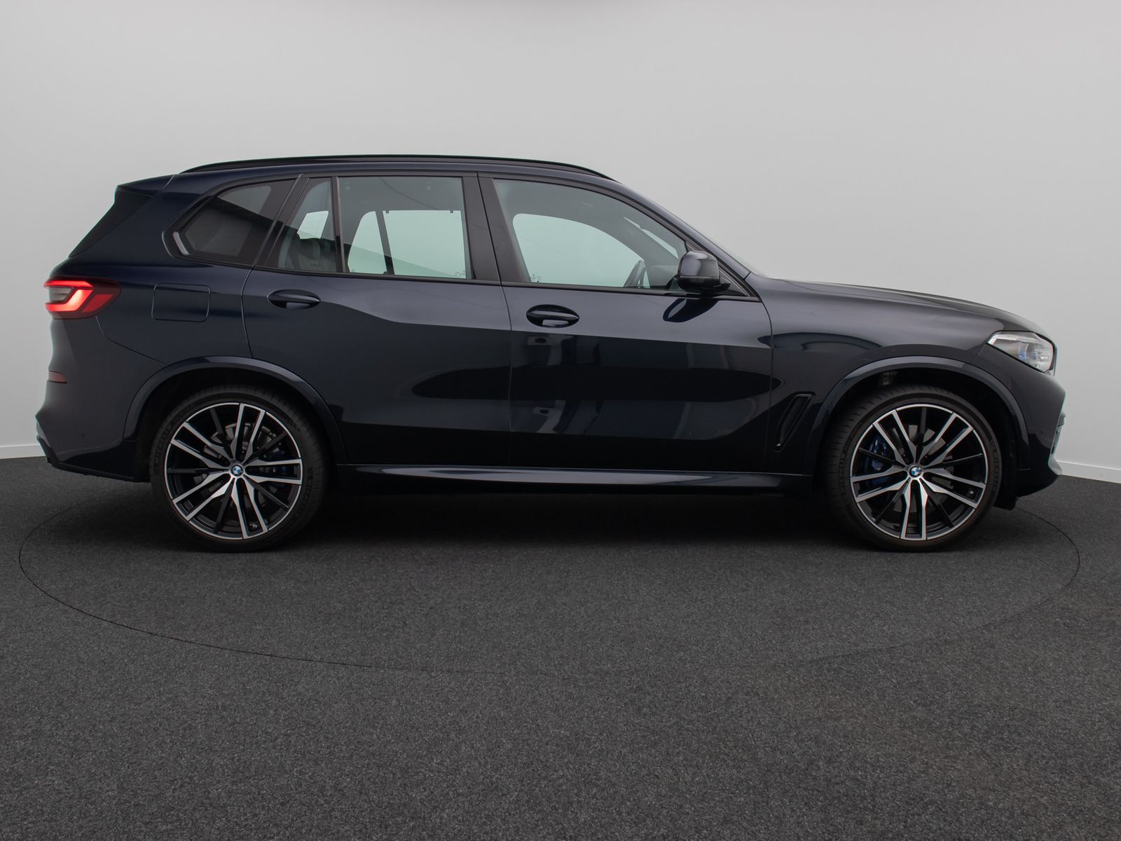 Fahrzeugabbildung BMW X5 M50i Panorama Laser Kamera HUD H/K AHK 22Zoll