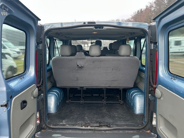 Fahrzeugabbildung Opel Vivaro 2.5 Kombi L1H1 9 Sitzer
