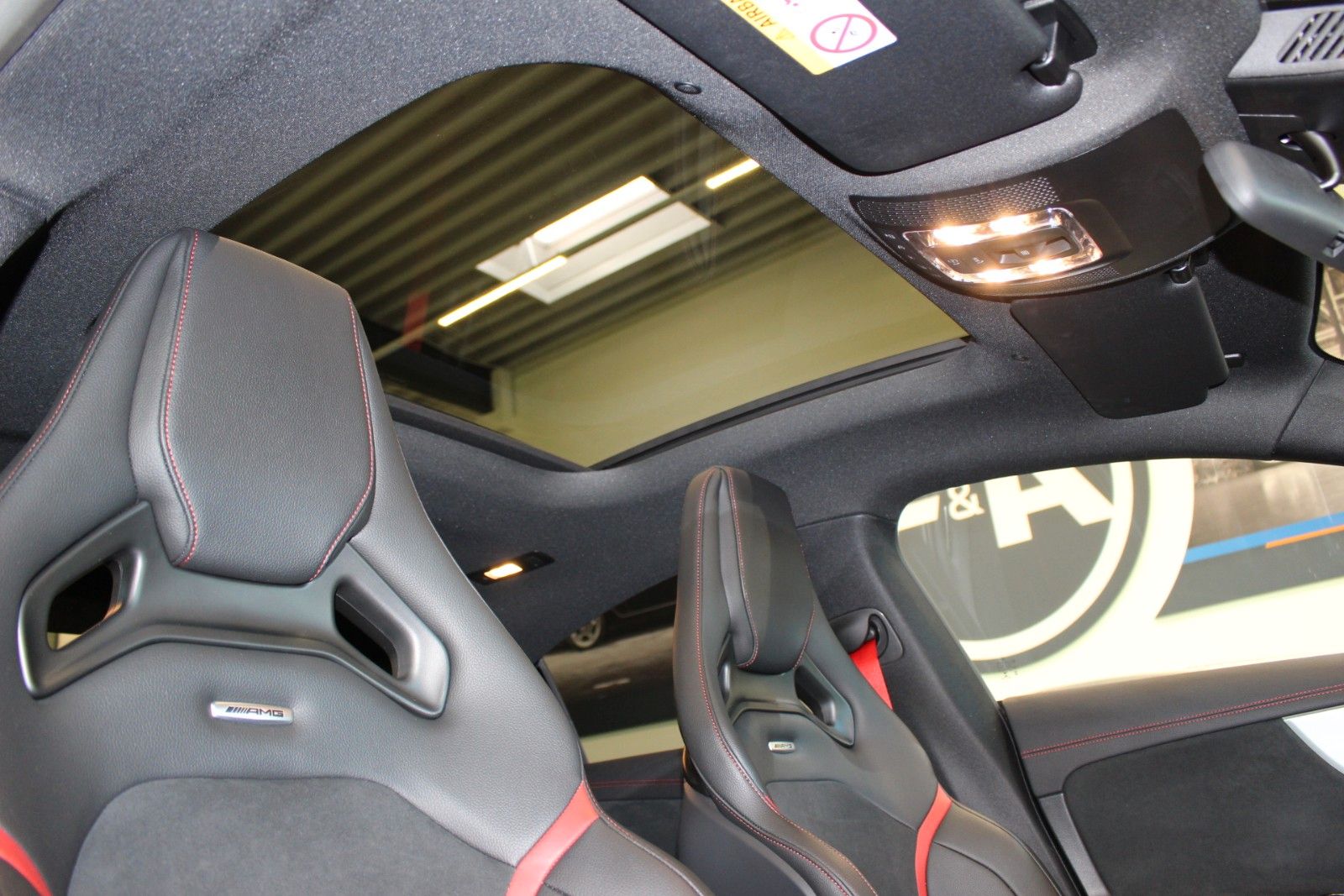 Fahrzeugabbildung Mercedes-Benz CLA 35 AMG 4Matic 1. Hand*Pano*Ambiente*MWST