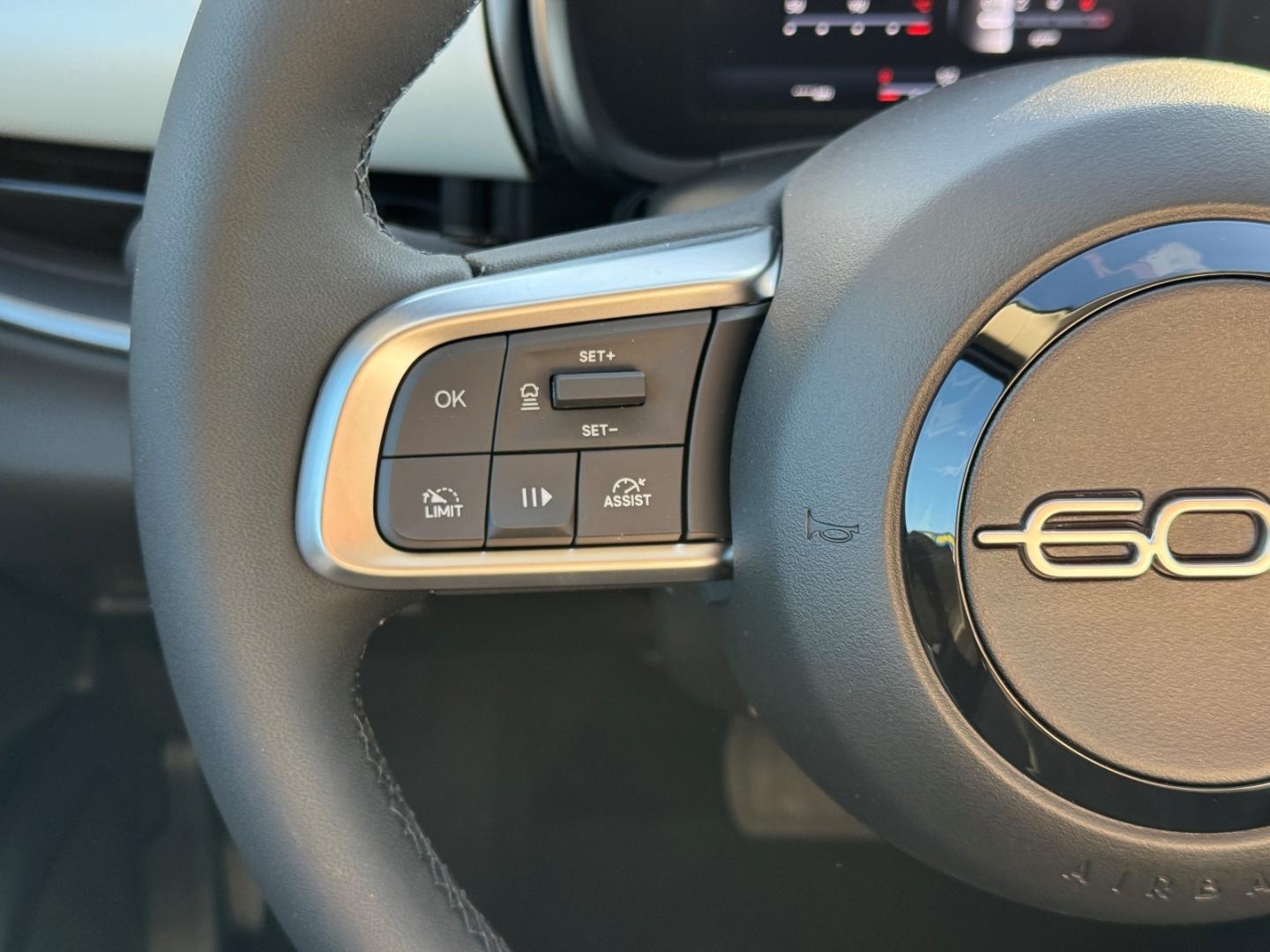 Fiat 600 La Prima+AUTOMATIK+LEDERBRAUN+NAVI+KAMERA+SH