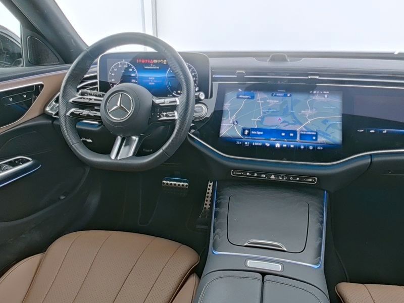 Fahrzeugabbildung Mercedes-Benz E 300 T de 4M AMG Pano+AirM+SKLIMA+FahrassisPlus
