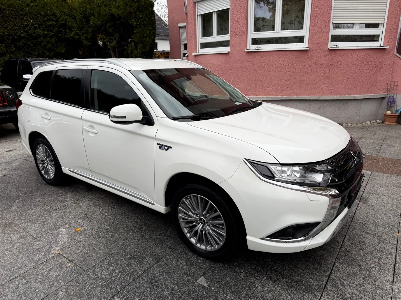 Mitsubishi Outlander 2.4 PHEV 4WD Spirit *Leder*Navi*Kamera