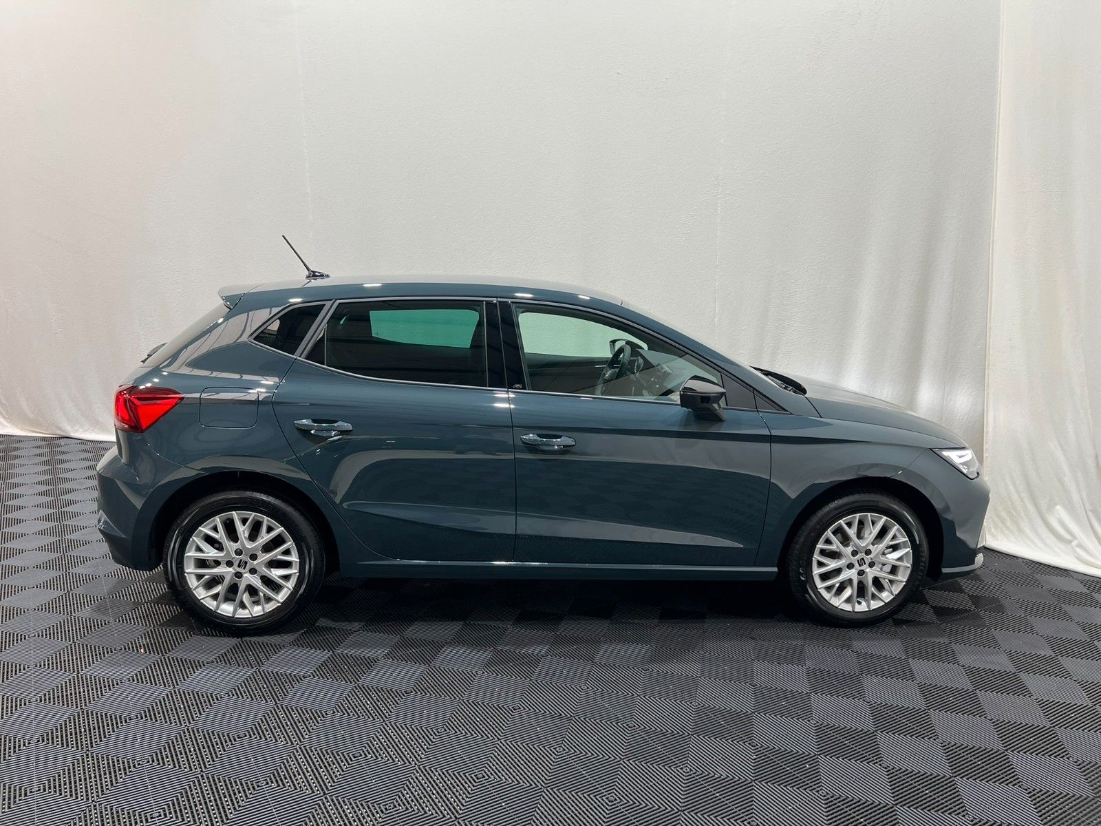 Fahrzeugabbildung SEAT Ibiza 1.0 TSI 85kW FR DSG