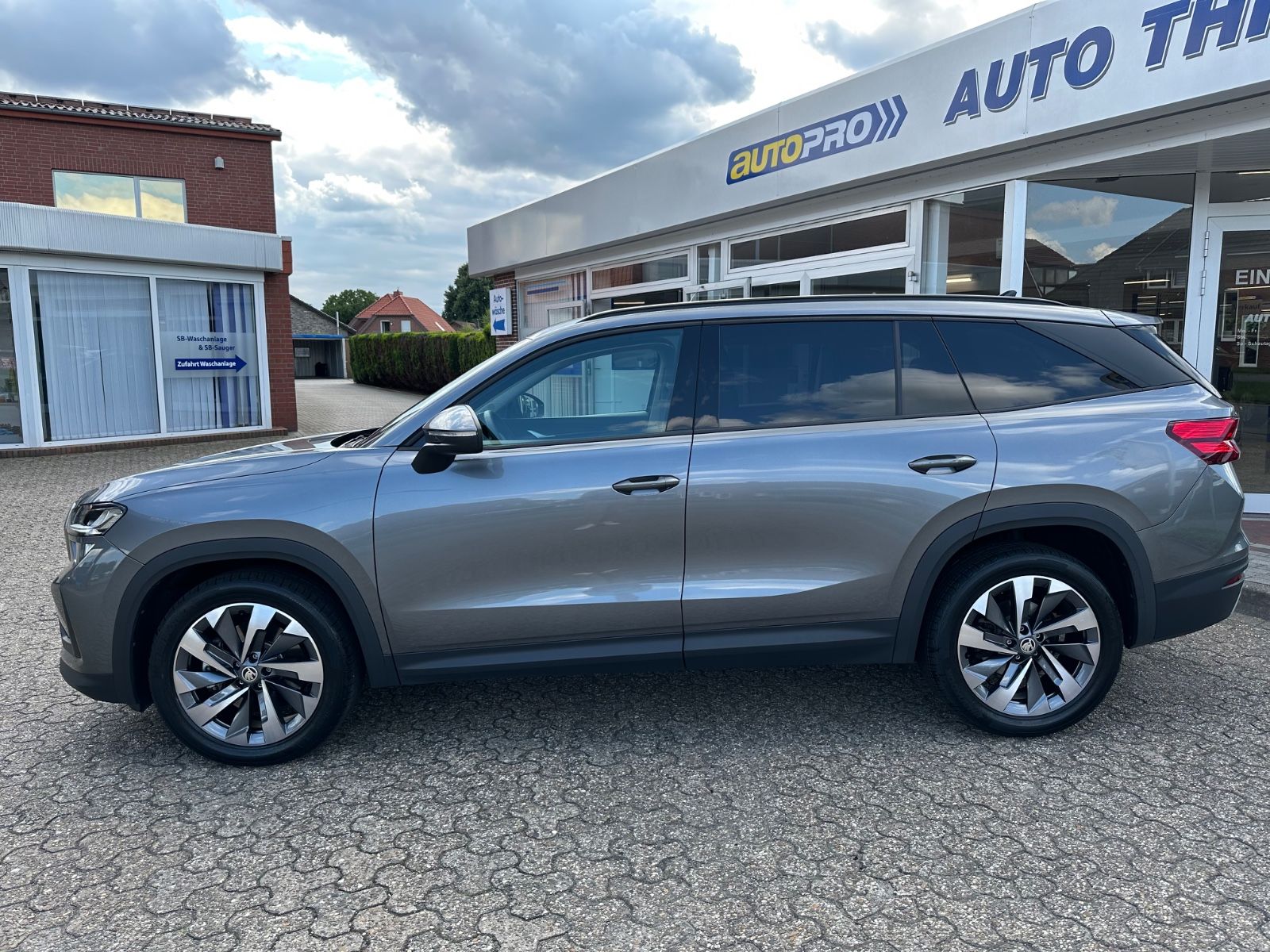 Fahrzeugabbildung SKODA Kodiaq 2.0 TDI 4x4 Selection DSG Pano/AHK/Navi