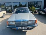Mercedes-Benz 230C Coupe, Schiebedach, Barockfelgen - Mercedes-Benz 230 mit Benzin-Antrieb: Coupé
