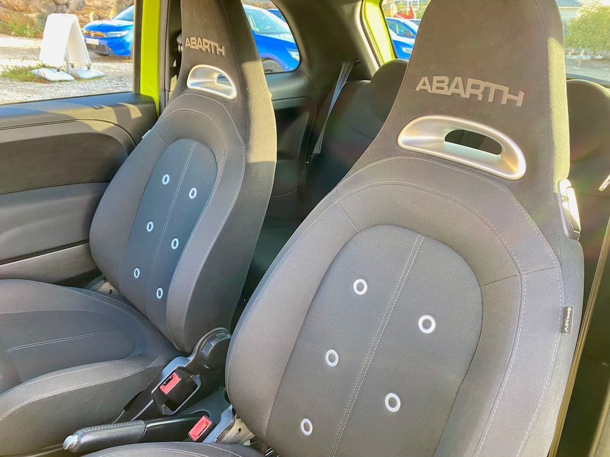 Fahrzeugabbildung Abarth 595 Pista AAC CARPLAY PDC L+R SENSOR