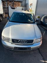 Audi A4 bj 1995 wenig KM für das Alter - Audi A4 aus 1995 mit Benzin-Antrieb: Limousine