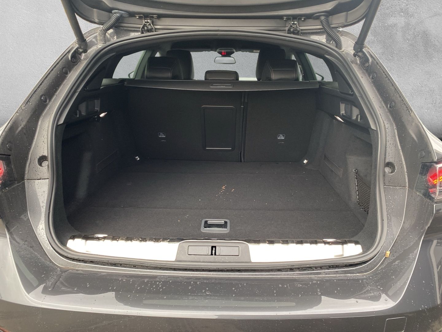Fahrzeugabbildung Peugeot 508 SW Hybrid 225 Allure Plug-In *FULL-LED*elekt