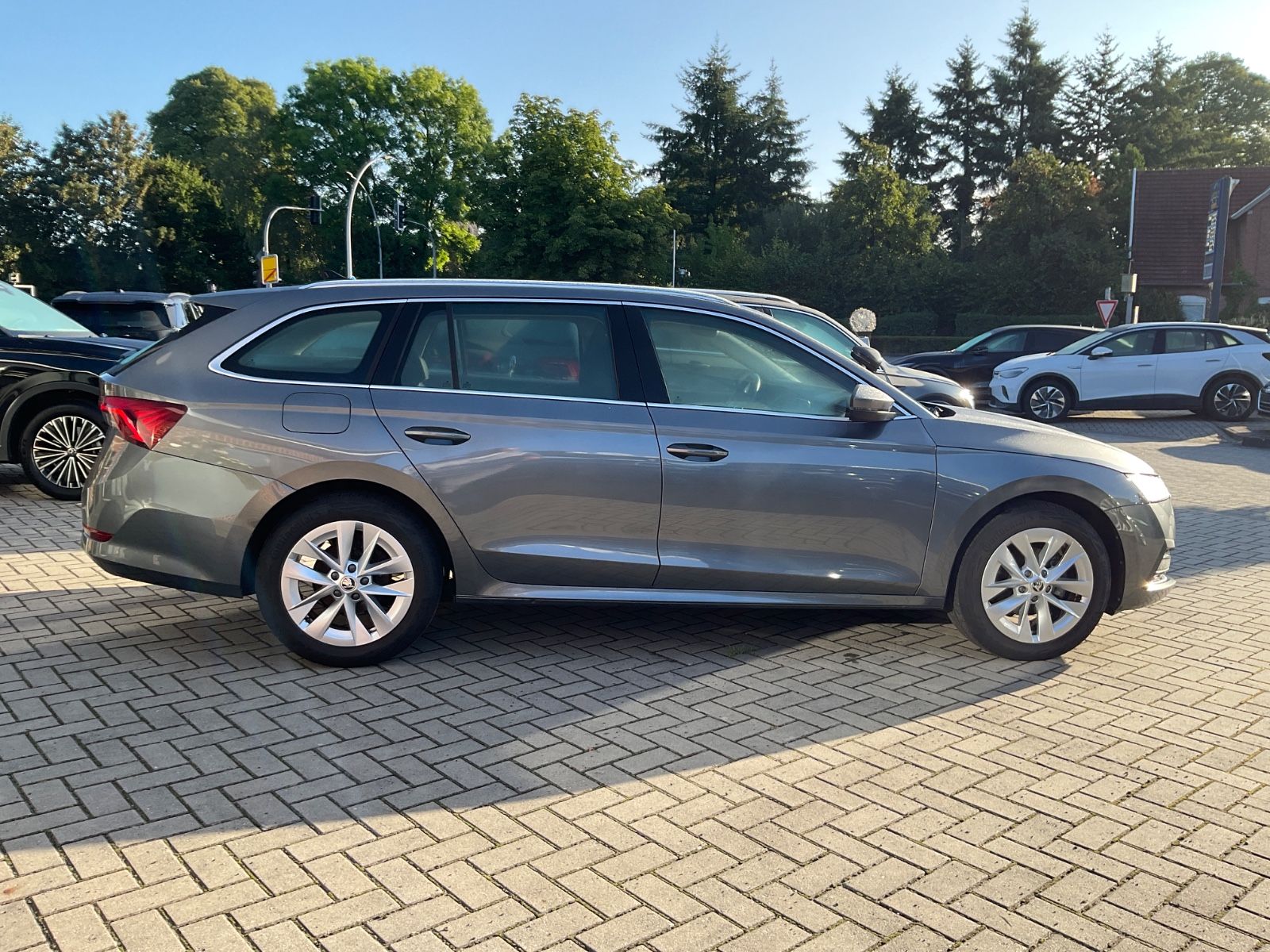 Fahrzeugabbildung SKODA Octavia Kombi 1.5 TSI e-TEC DSG,Kamera,Navi,LED