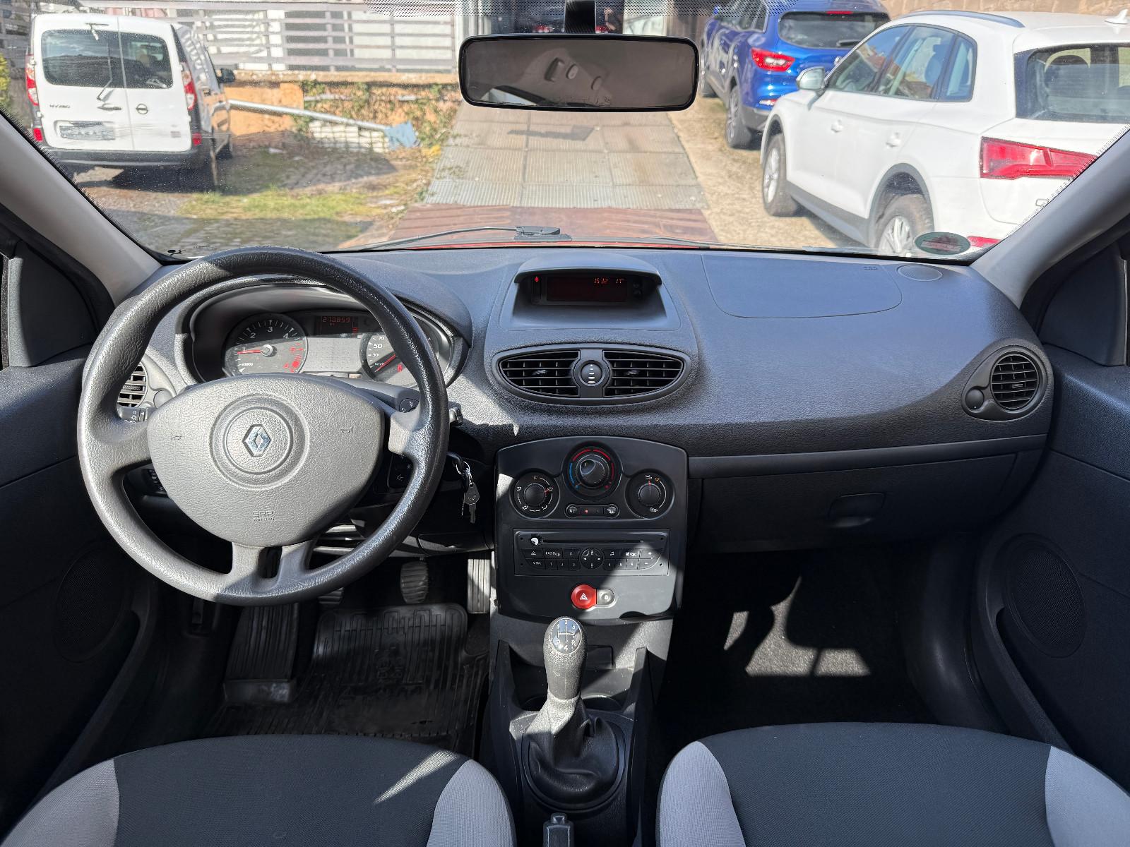 Renault Clio 2010 — photo 9